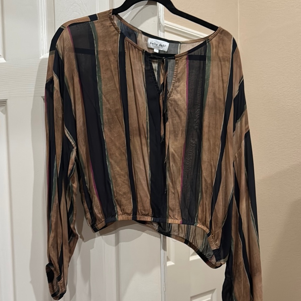 Bella Dahl size M Brown‎ and Cream Crop Blouse